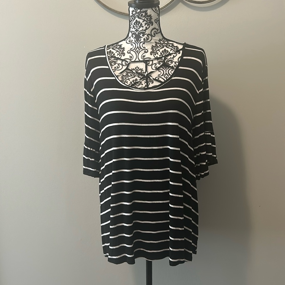 Woman’s lattice pattern neckline t-shirt with ruffled short sleeve opening.